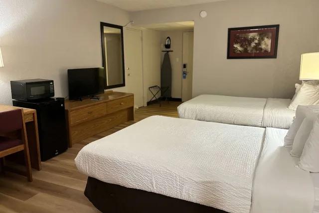 غرفة بسريرين مزدوجين لذوي الإعاقة، Days Inn by Wyndham Williamsport 4/4