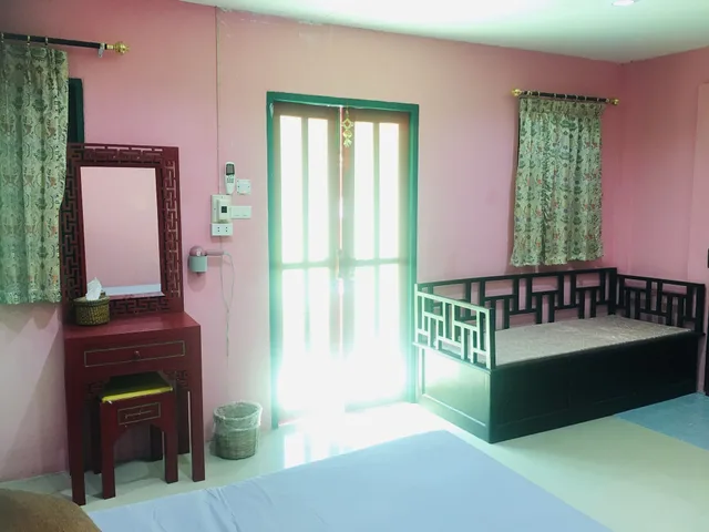 Batan Bungalow, King Bed، The Natural Yurt Resort At Khao Kho 5/7