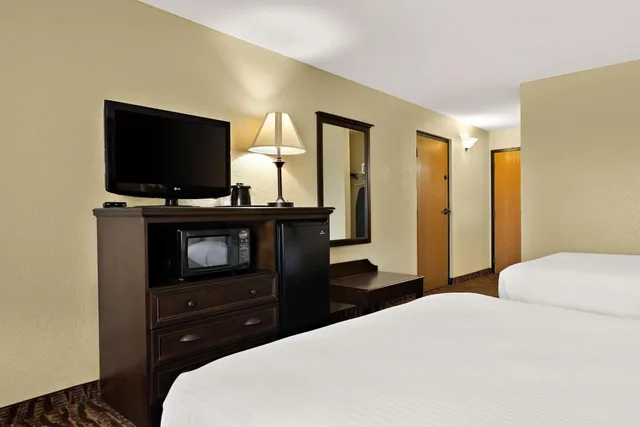 غرفة بسرير كوين، Best Western Center Pointe Inn 3/9