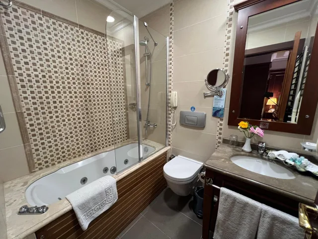 غرفة سوبيريور بسرير كينج، Glk Premier Regency Suites And Spa 7/10