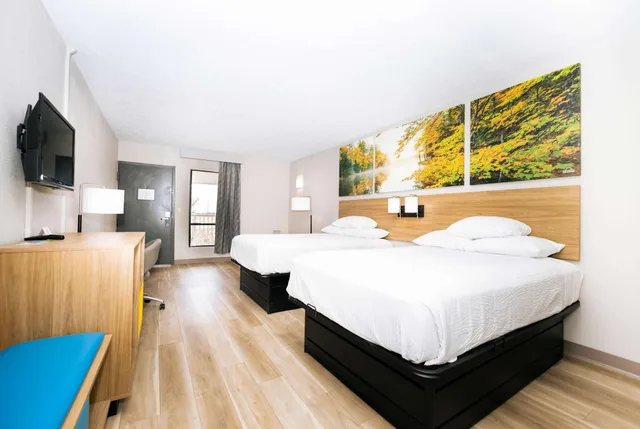 غرفة بسريرين مزدوجين لذوي الإعاقة، Days Inn by Wyndham Cincinnati East 1/3