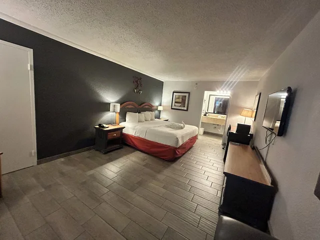 Room, King Bed, Smoking, Suite Dreams Motel Mattoon I 57 4/10