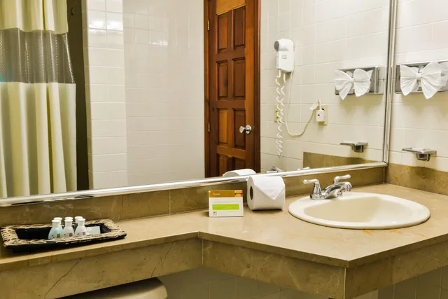 جناح جونيور، Plaza San Martin Hotel 4/4