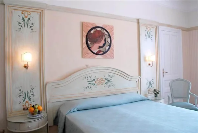 غرفة قياسية بسرير مزدوج بإطلالة على المدينة، Grand Hotel Europa Palace 2/4