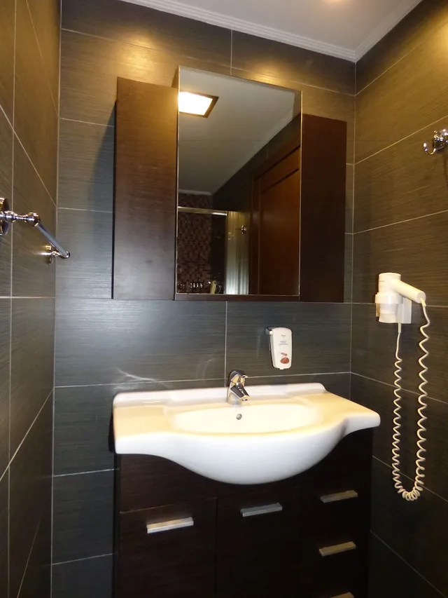 غرفة قياسية بسرير كوين، Athens Habitat 3/3