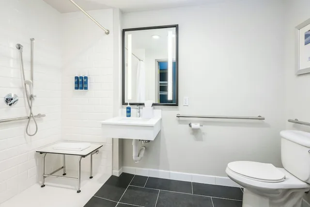 Standard, 2 Queen Beds, Country Inn & Suites By Radisson Manchester Airport Nh 6/6