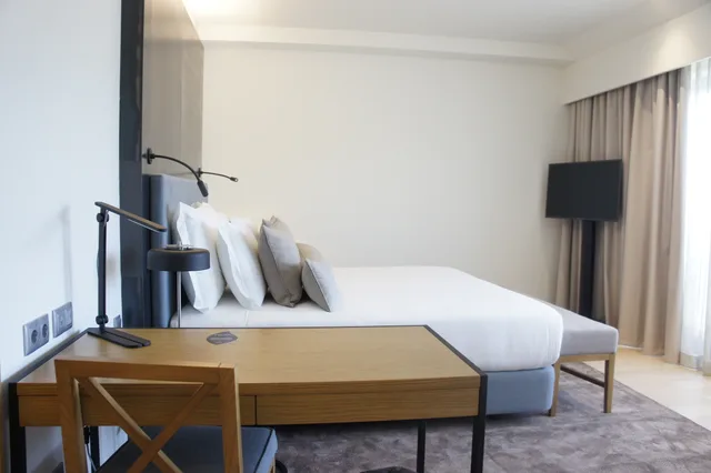 غرفة ديلوكس عائلية بإطلالة على النهر، NEYA Porto Hotel 1/4