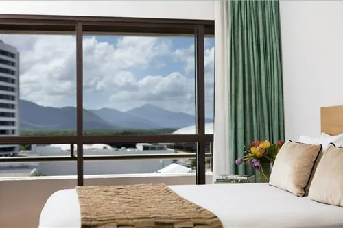 غرفة بسرير كوين، The Benson Hotel 2/2