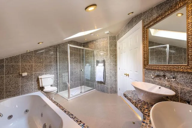 جناح بريميير، Grange Hotel 5/10