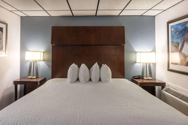غرفة بسرير كينج، Quality Inn & Suites Caribou 2/3