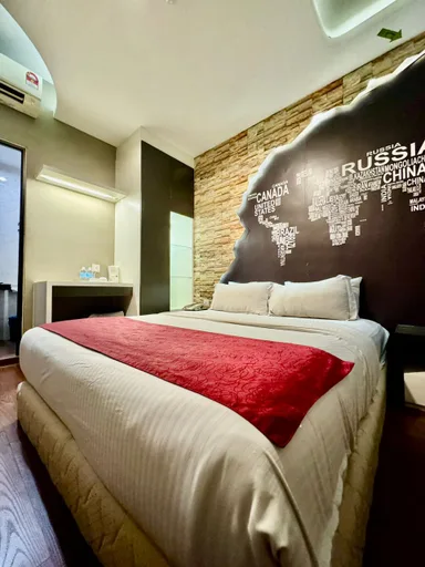 Standard, Queen Bed, No Window، Chariton Hotel Nusa Bestari Johor Bahru 1/3