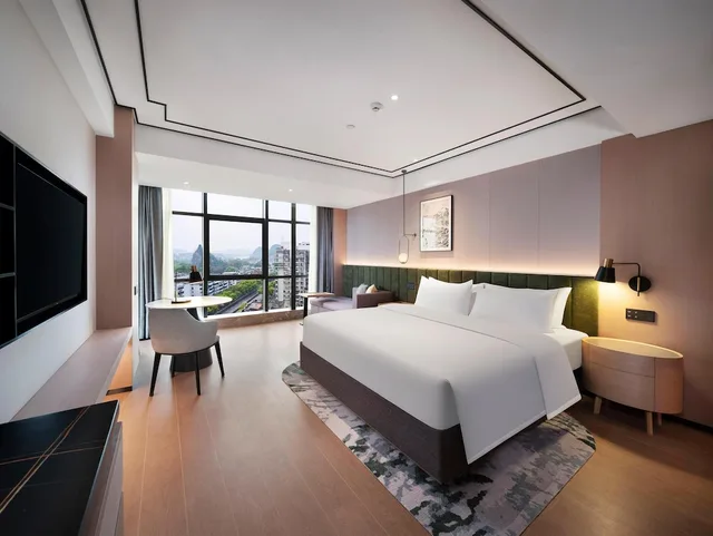 غرفة ديلوكس بسرير كينج، Hilton Garden Inn Guilin Diecai Li River 1/5