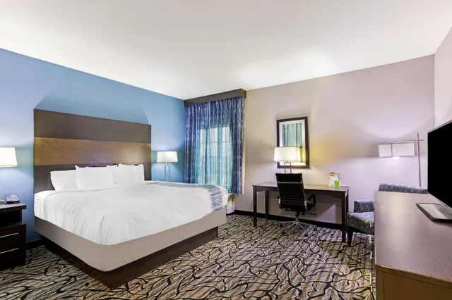 غرفة بسرير كينج لذوي الإعاقة، La Quinta Inn and Suites by Wyndham Cullman 5/10