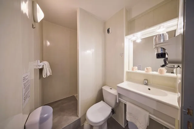 غرفة ثلاثية بسرير مزدوج وسرير فردي، Hotel Eco - A75 3/5