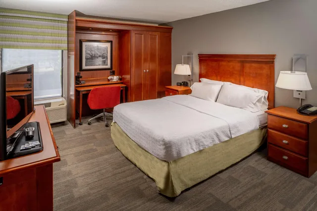 غرفة بسرير كوين، Hampton Inn Charleston-Downtown 1/7