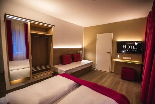 غرفة ثلاثية بحمام خاص، Hotel Luckys Inn Gmbh 3/10