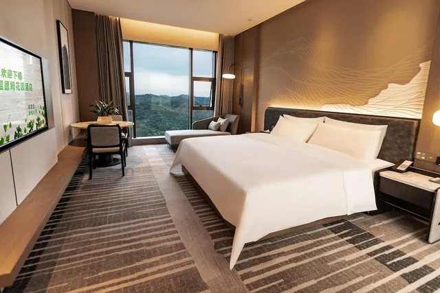 Deluxe, King Bed, Mountain View, Wyndham Garden Gaozhou 1/1