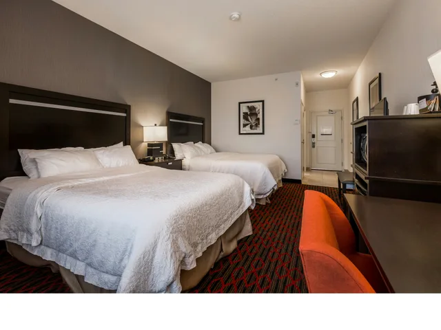 غرفة بسريرين كوين، Hampton Inn and Suites by Hilton Lethbridge 1/2
