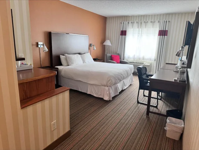 Room, King Bed, Accessible, Four Points By Sheraton Prince George 4/7