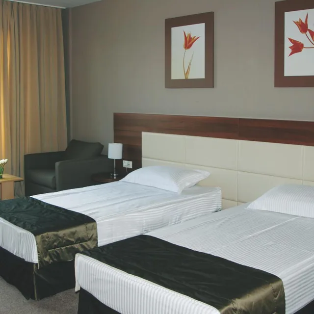 غرفة بسرير مزدوج أو سريرين منفصلين بشرفة، Spa Hotel Belchin Garden 4/10