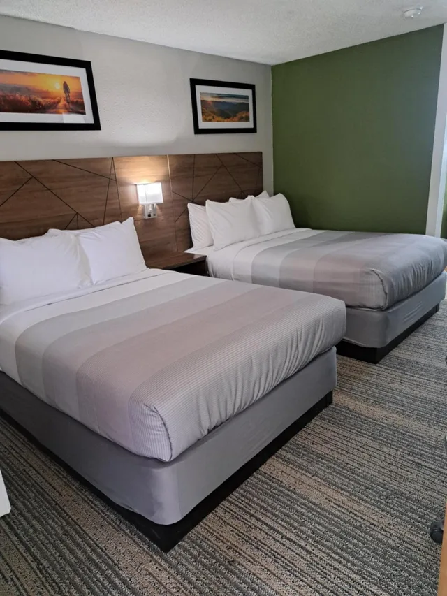 غرفة رباعية بسرير مزدوج، Rodeway Inn Baker City 1/5