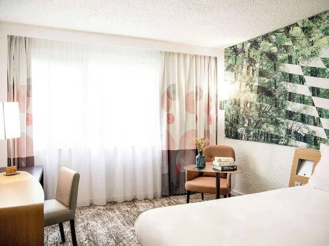 غرفة كلاسيكية بسرير مزدوج بإطلالة على الحديقة مع أريكة، Novotel Bordeaux Merignac 5/8