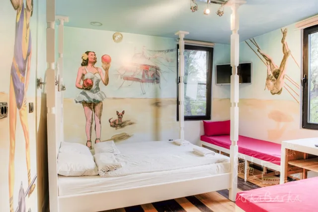 غرفة عائلية رباعية بسرير مزدوج وسريرين منفصلين، Arkabarka Floating Hostel And Apartments 3/4