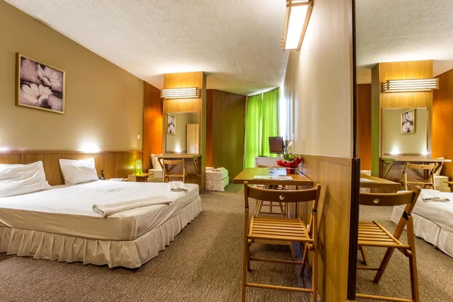 غرفة ثلاثية، Art Hotel Simona 1/8