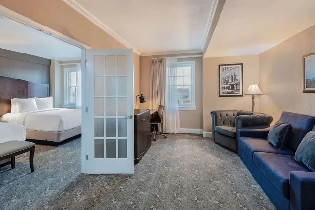 جناح ديلوكس بسرير كينج بغرفة نوم واحدة، The Americus Hotel Trademark Collection by Wyndham 10/10