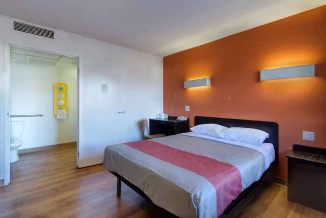 1 Queen Bed - Micfridge, Smoking، Motel6 Capitol Heights, MD - Washington 3/7