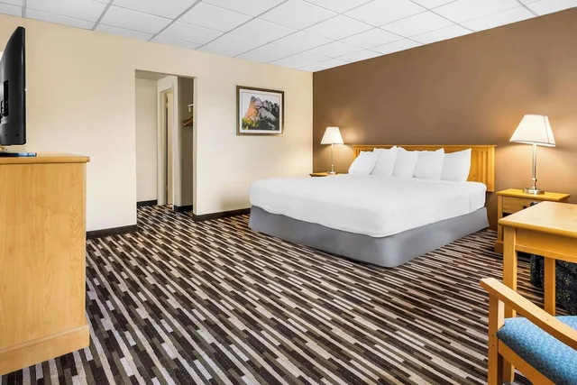 Standard, King Bed, Ground Floor, Best Western Lee's Motor Inn 1/5