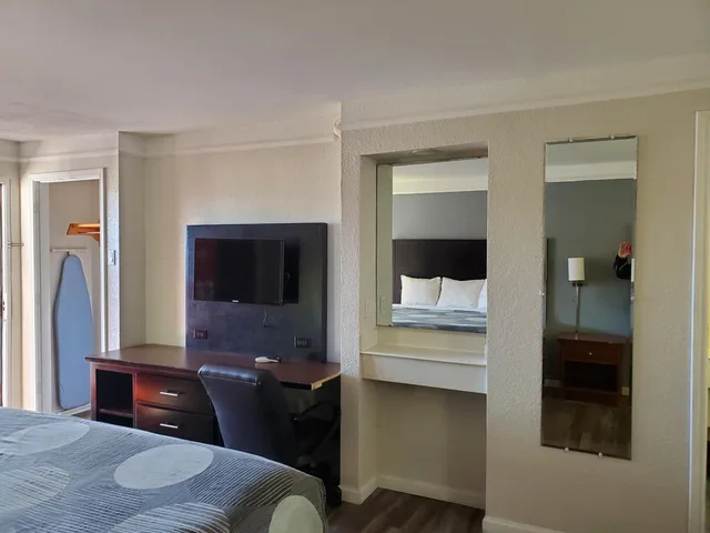 Room, King Bed, Relax Inn 3/10