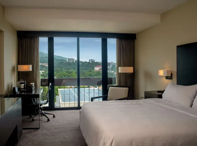 جناح بسرير كينج بشرفة بغرفة نوم واحدة، Hilton San Salvador 2/3