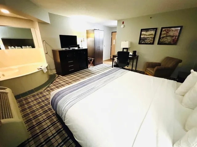 جناح استوديو ديلوكس بسرير كينج، AmericInn by Wyndham Ames 2/7