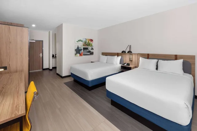 غرفة بسريرين كوين بمطبخ صغير، La Quinta Inn & Suites by Wyndham El Paso East Loop-375 1/5