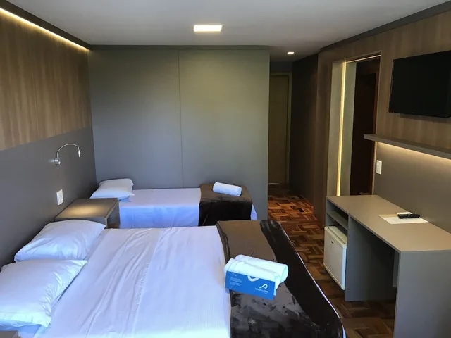 جناح رباعي بسرير مزدوج وسريرين منفصلين، Sky Valle Hotel 1/3