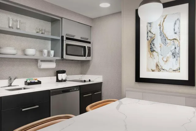 Suite, Queen Bed, Homewood Suites by Hilton York 3/3