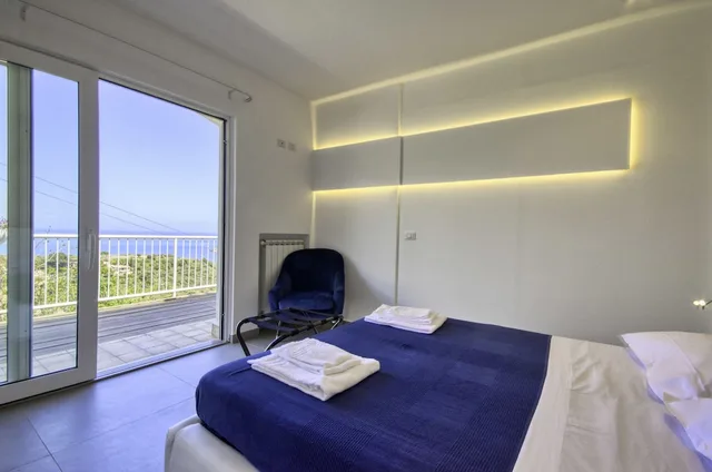 شقة بانورامية بسرير مزدوج بإطلالة على البحر بغرفة نوم واحدة مع أريكة، Villa Zagara Garden 8/10