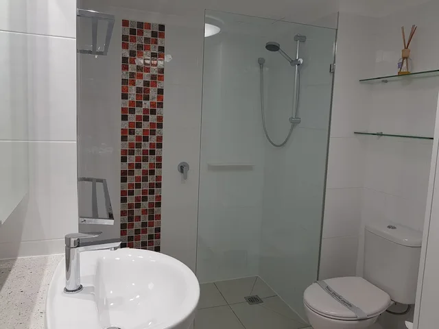 غرفة بسرير كينج بإطلالة على البحر بغرفة نوم واحدة، Beachcomber Resort Surfers Paradise 3/3