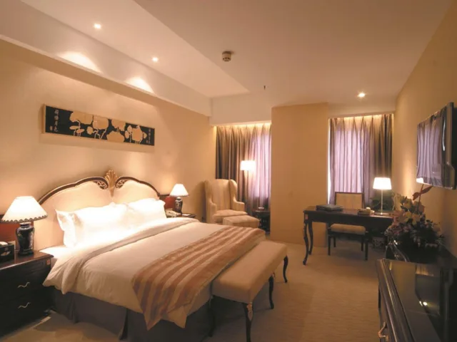 غرفة تنفيذية بسرير كوين، Mandarin Garden 2/2