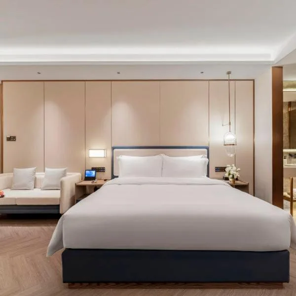غرفة ديلوكس بسرير كينج، Howard Johnson Jiazhou Business Club Chongqing 2/3