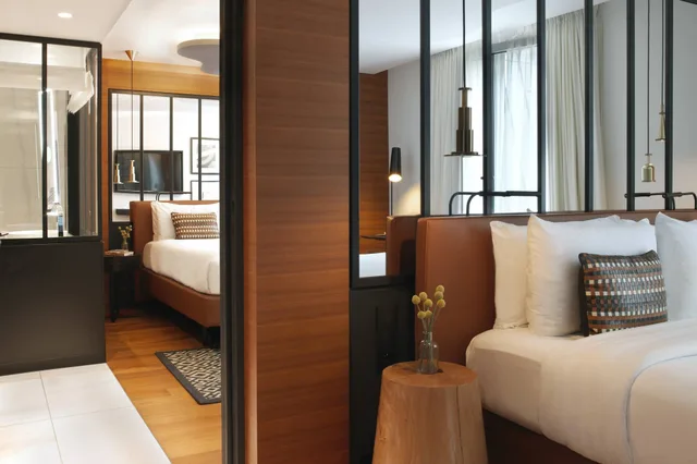 غرفة عائلية بسرير مزدوج وسريرين منفصلين، Renaissance Paris Republique Hotel 4/10