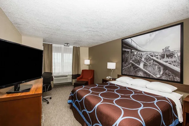 غرفة بسرير كينج، Super 8 by Wyndham Altoona 1/4