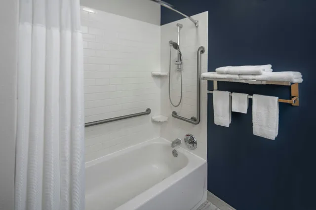 غرفة، Fairfield Inn & Suites Lake Charles Sulphur 6/6