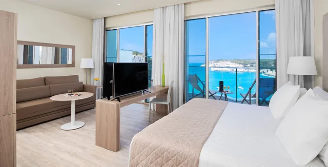 The Level, Suite, Twin Beds, Sofa، Melia Cala Galdana 1/6
