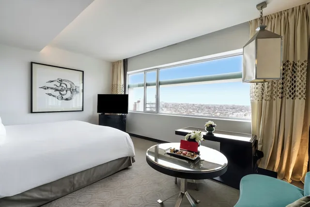 Medina, Luxury, King Bed, Ocean and Mosque View، Sofitel Casablanca Tour Blanche 2/9