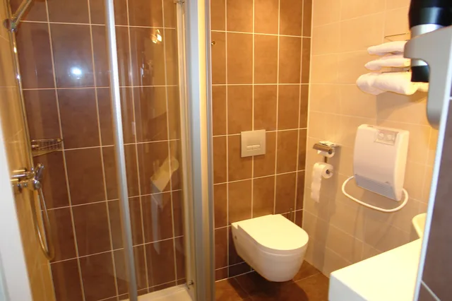 غرفة قياسية بسريرين منفصلين، Brit Hotel Bourges L Olympia 9/10