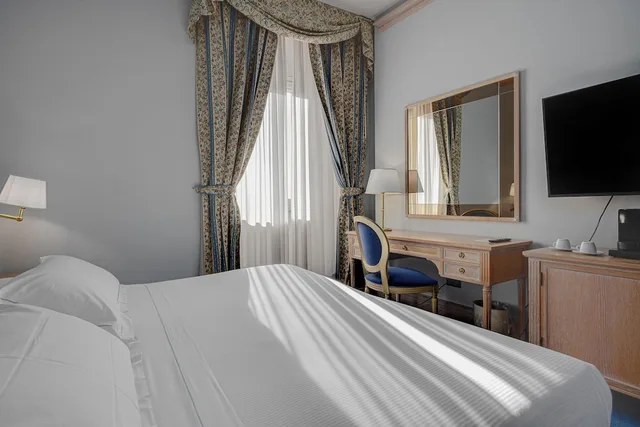غرفة ديلوكس بسرير مزدوج مع أريكة، Hotel de La Ville 1/5