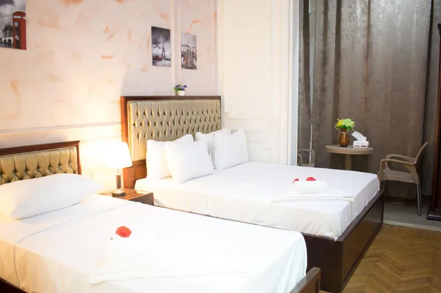 غرفة قياسية ثلاثية بسرير كوين وسرير فردي، Golden Palace Hotel 2/2