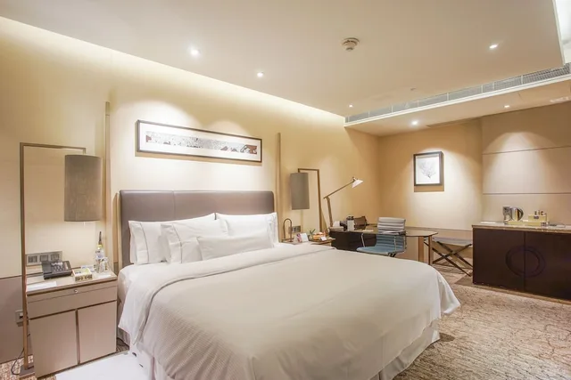 غرفة بسرير كينج بإطلالة على النهر، The Westin Ningbo 8/10